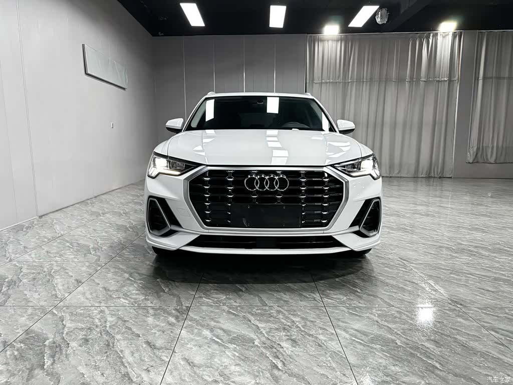 Audi Q3, 2022 2