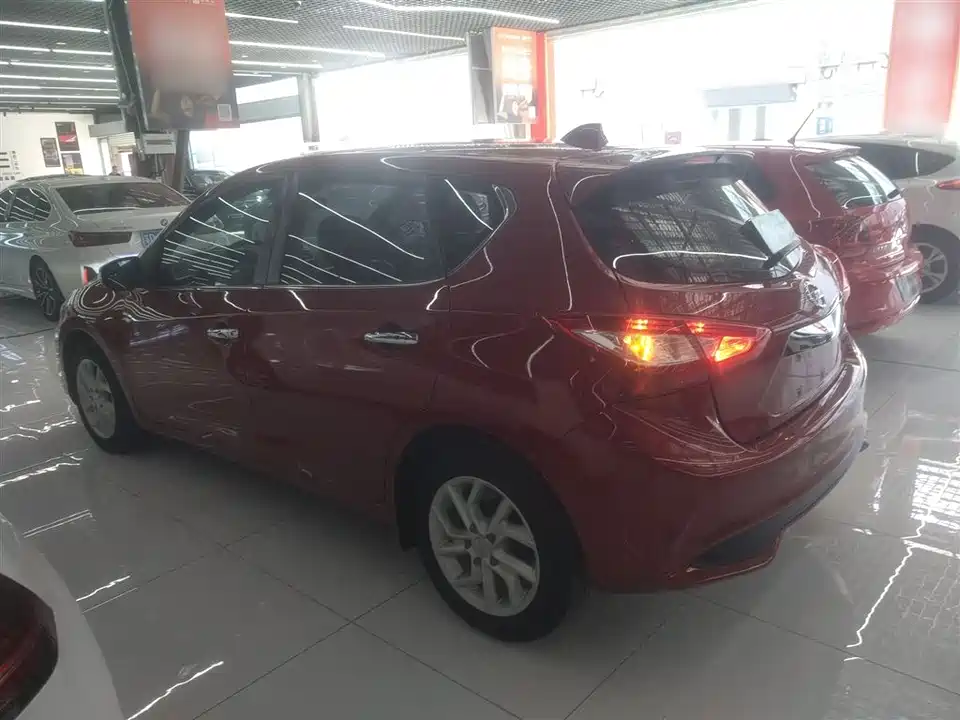 Nissan TIIDA
