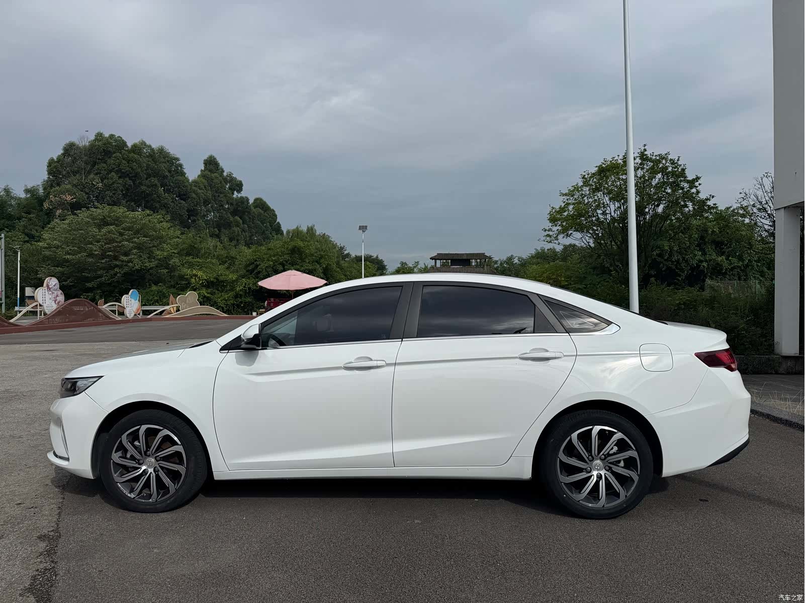Geely Emgrand, 2021 4
