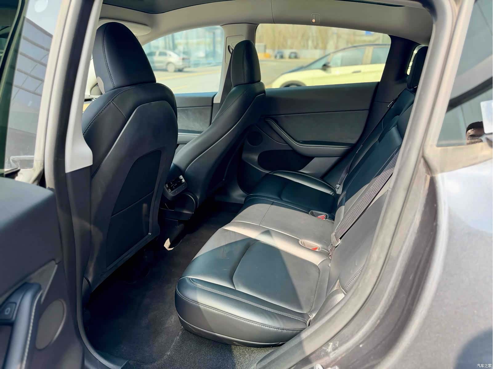 Tesla Model Y, 2023 9
