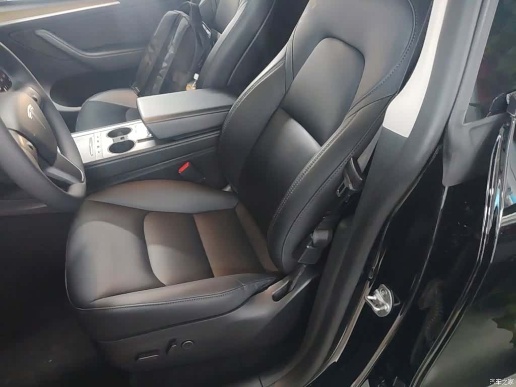 Tesla Model Y, 2023 15