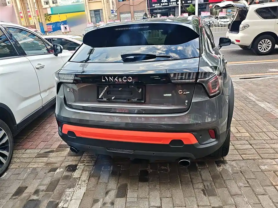 Lynk & Co 02
