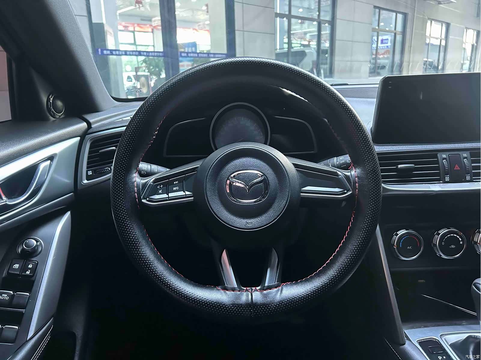 Mazda CX-4, 2018 12