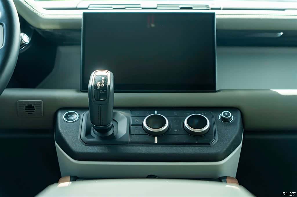 Land Rover Defender, 2021 15