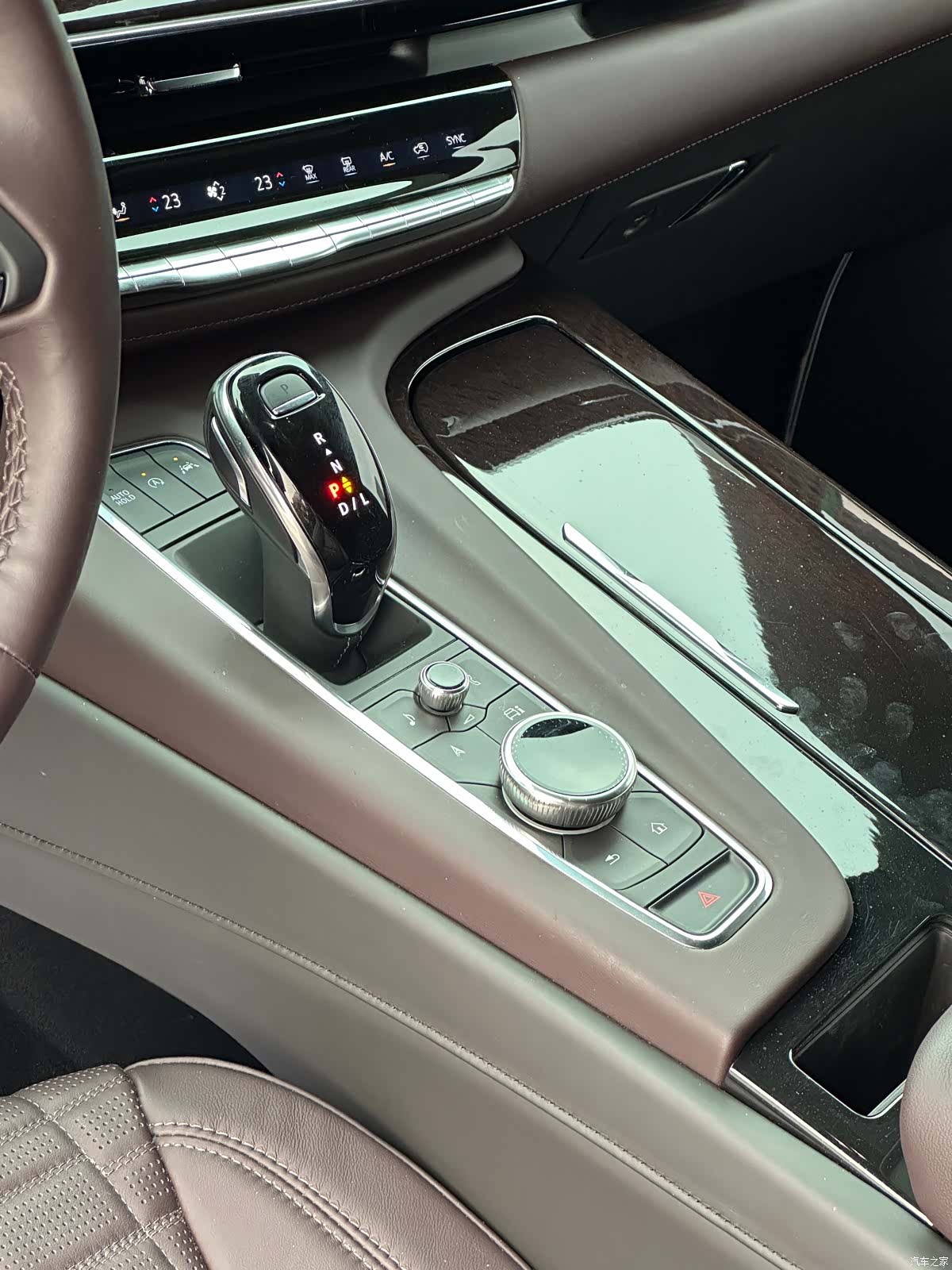 Cadillac Escalade, 2023 14
