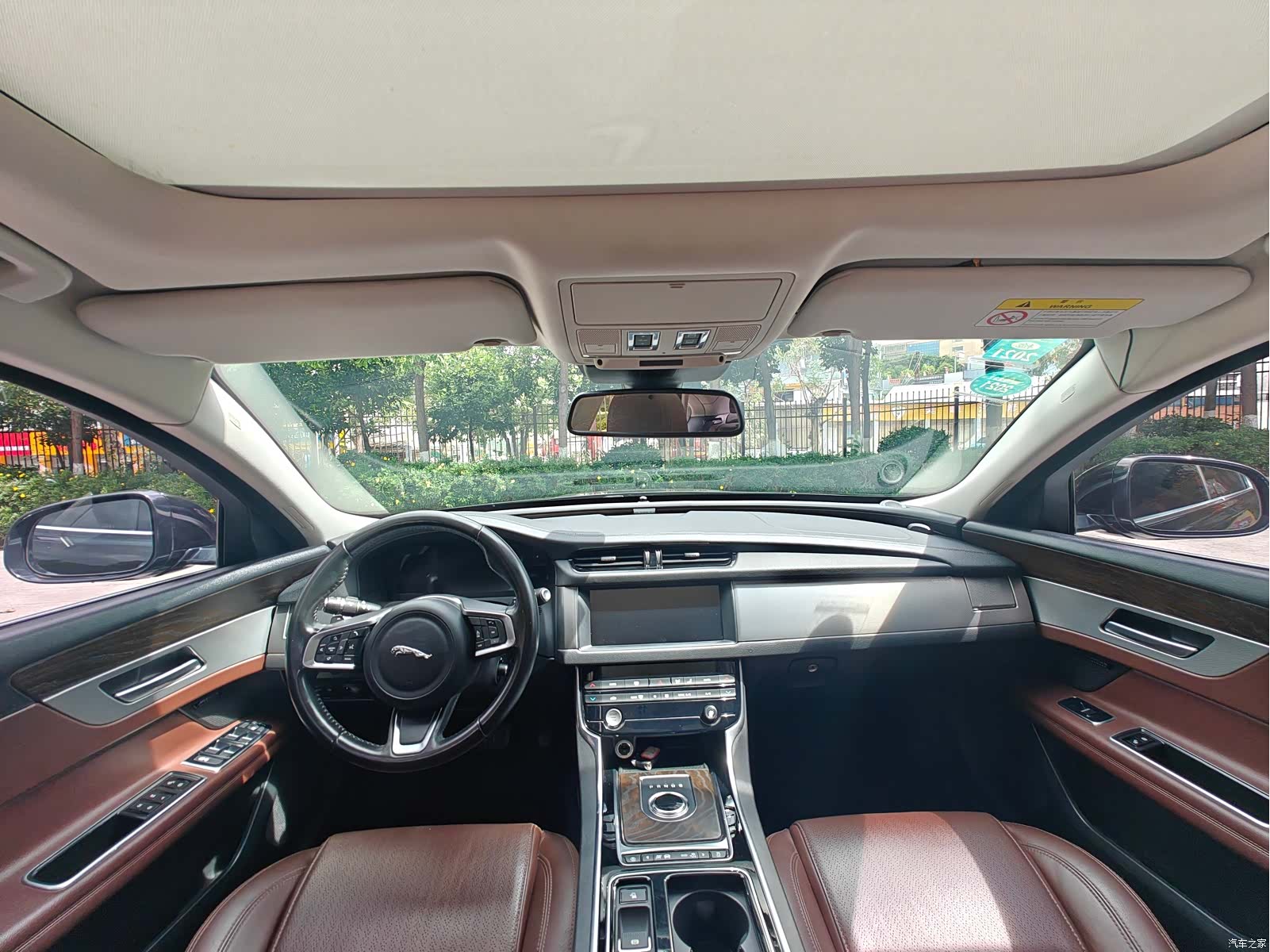 Land Rover XFL, 2019 12