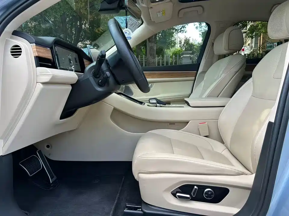 AITO Ask the world M5