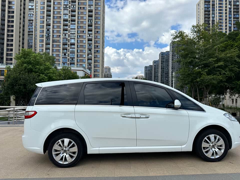 Luxgen Large 7 MPV