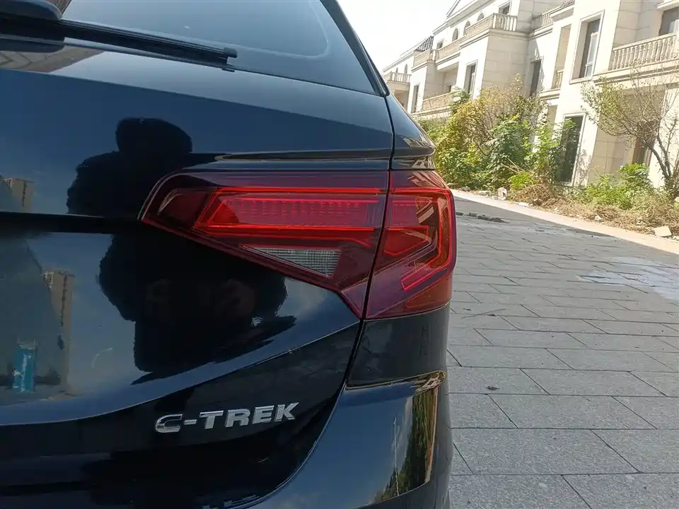 Volkswagen C-TREK Wei Collar