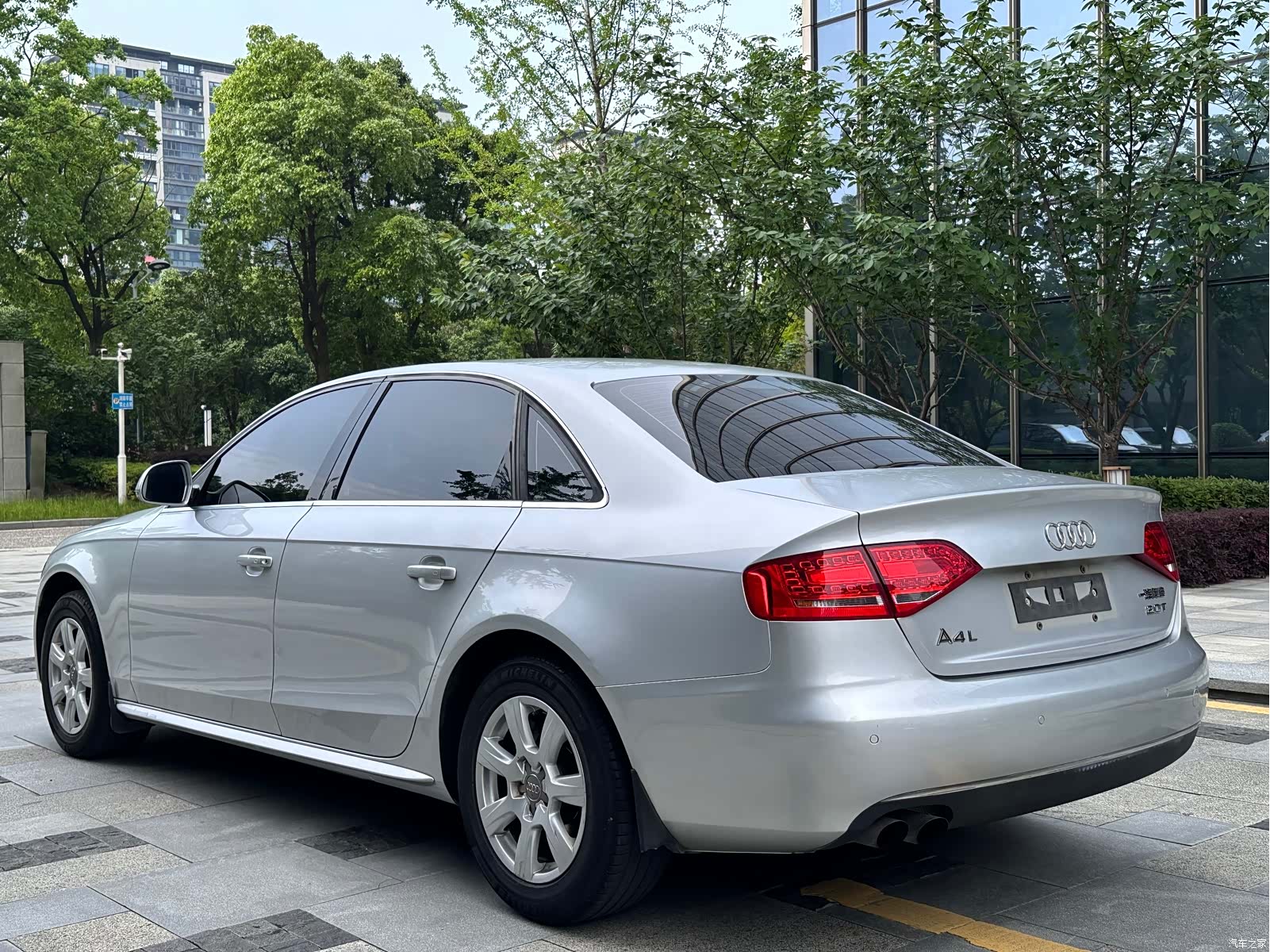Audi A4L, 2011 6