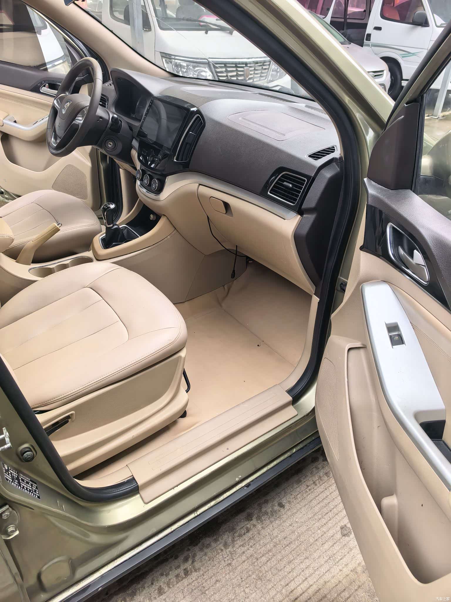 Wuling 730, 2015 8