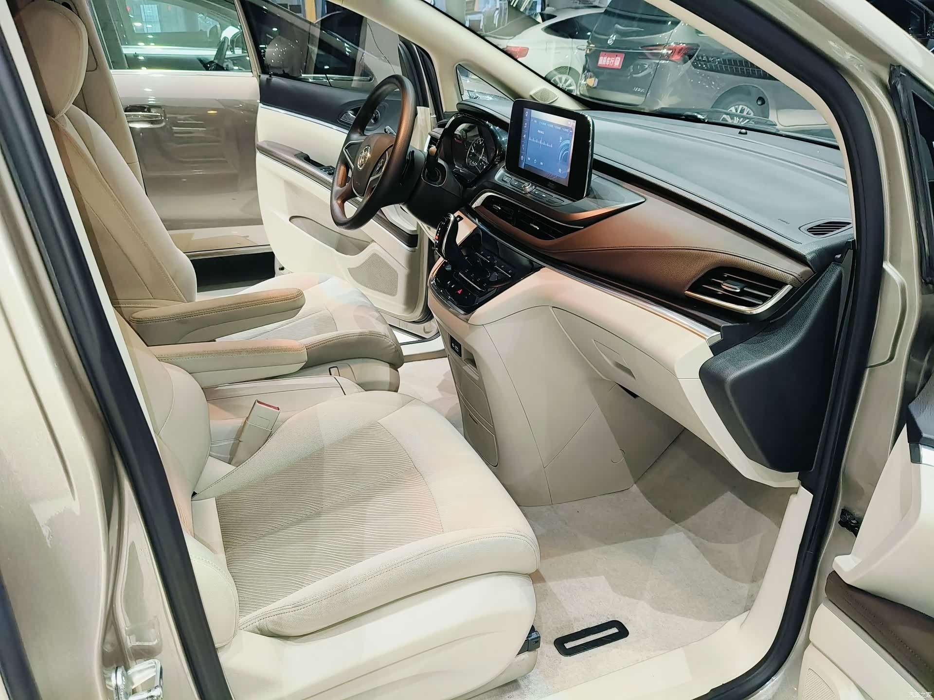 Buick GL8, 2022 13