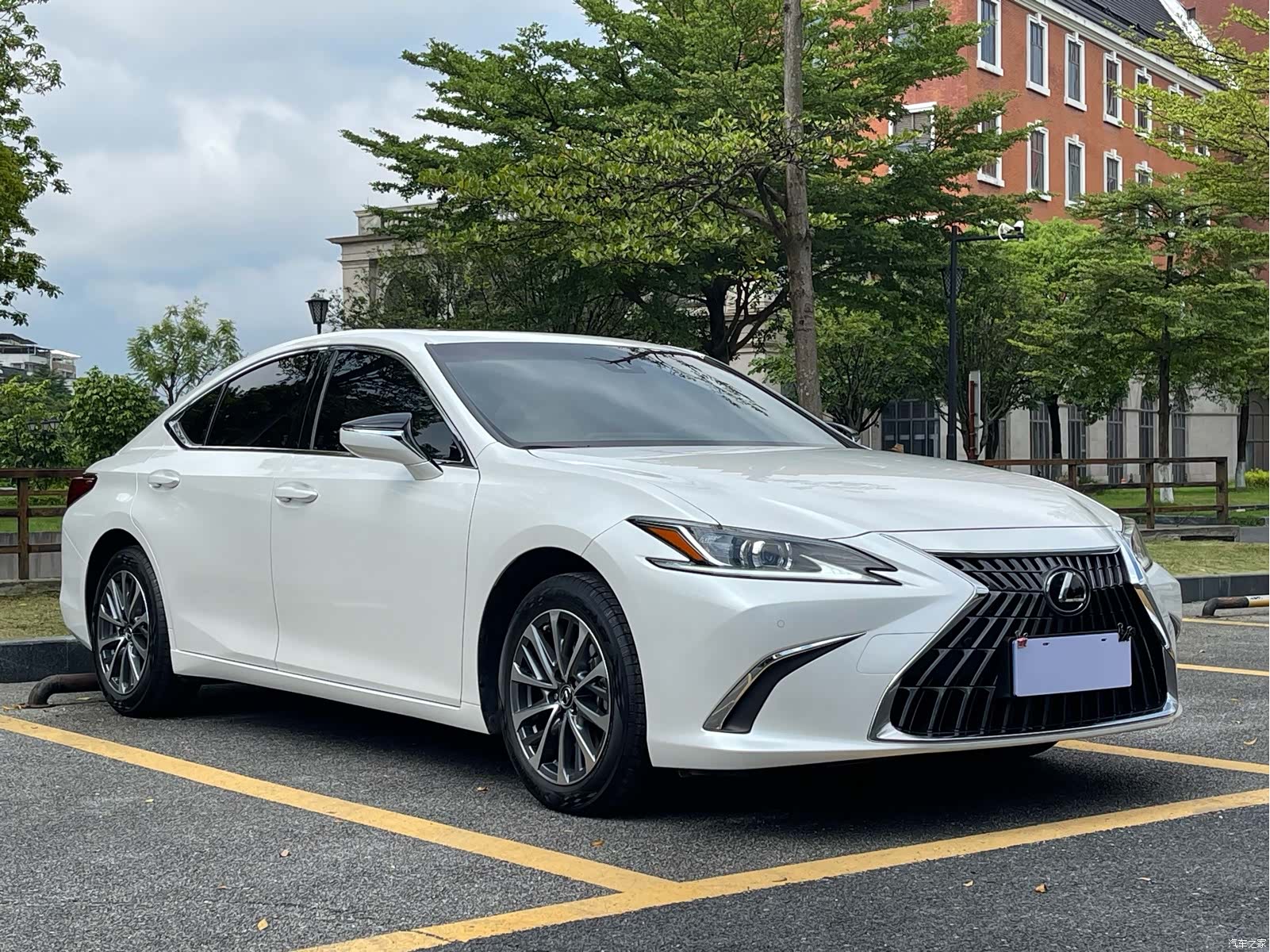 Lexus ES, 2024 3