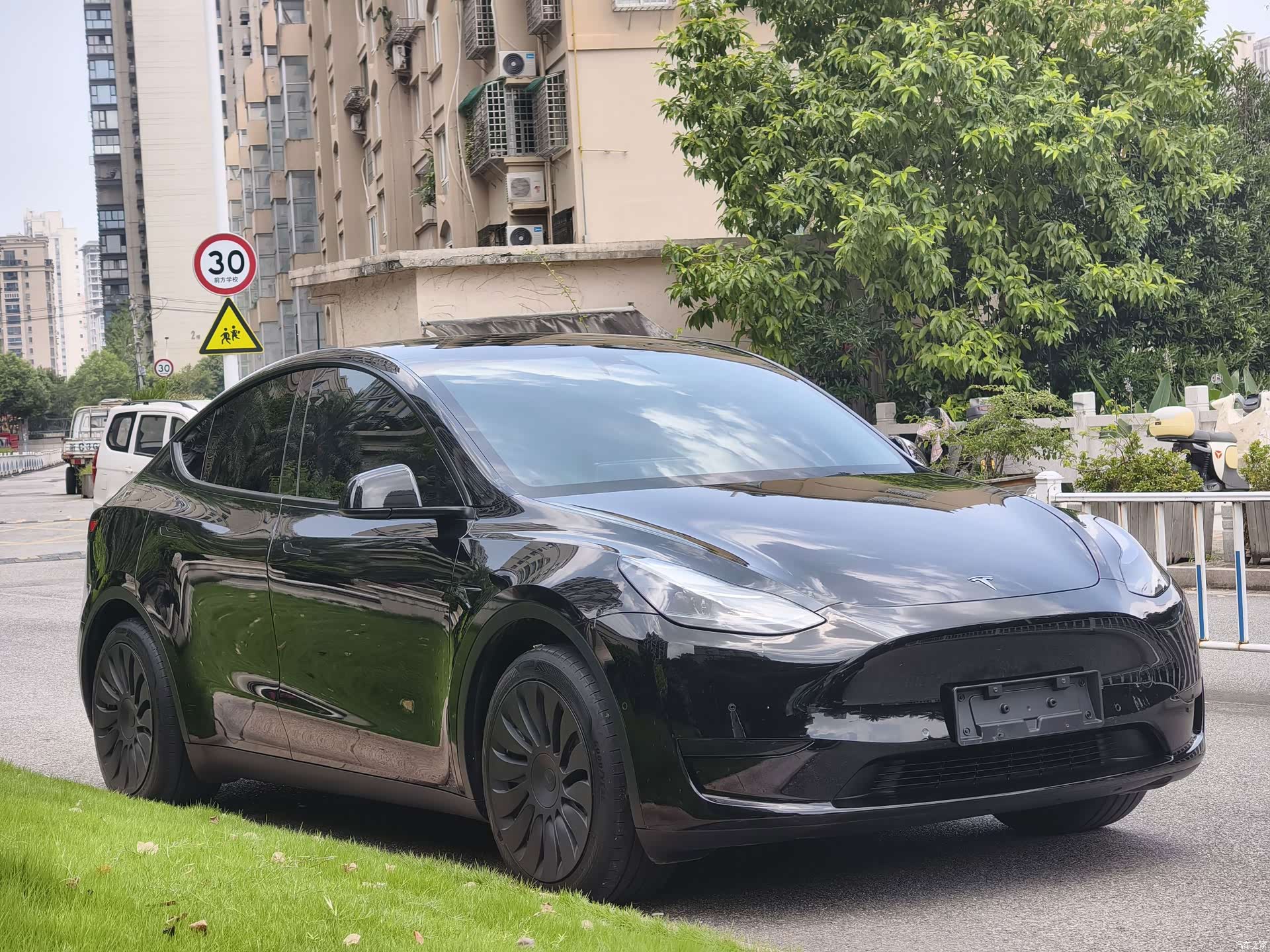 Tesla Model Y, 2023 3