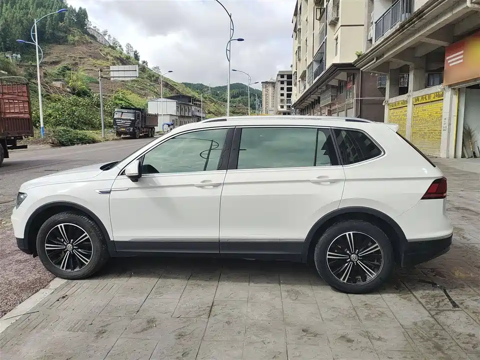Volkswagen Tiguan L
