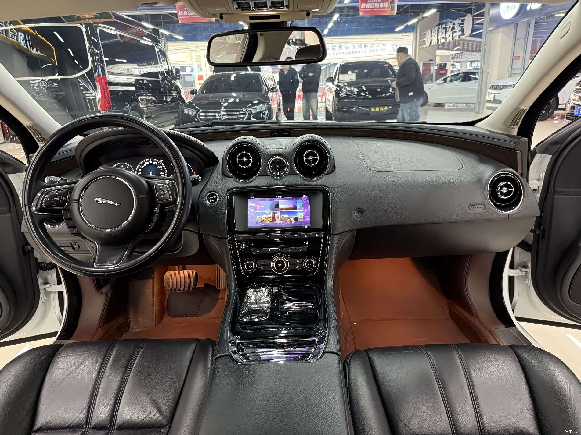 Jaguar XJ, 2018 4