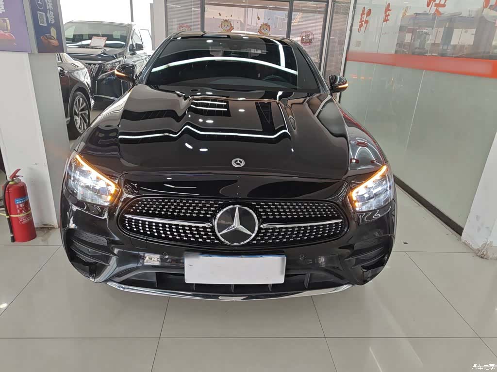 Mercedes-Benz E-Class, 2023 3