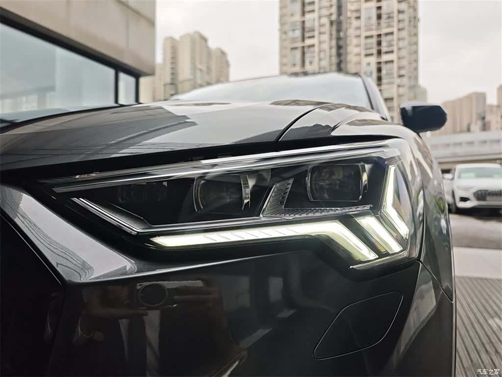 Audi Q3, 2023 13