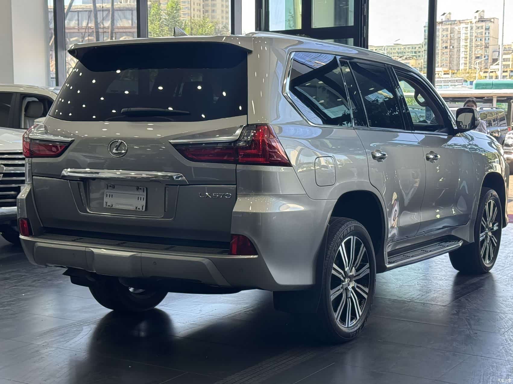 Lexus LX, 2022 14