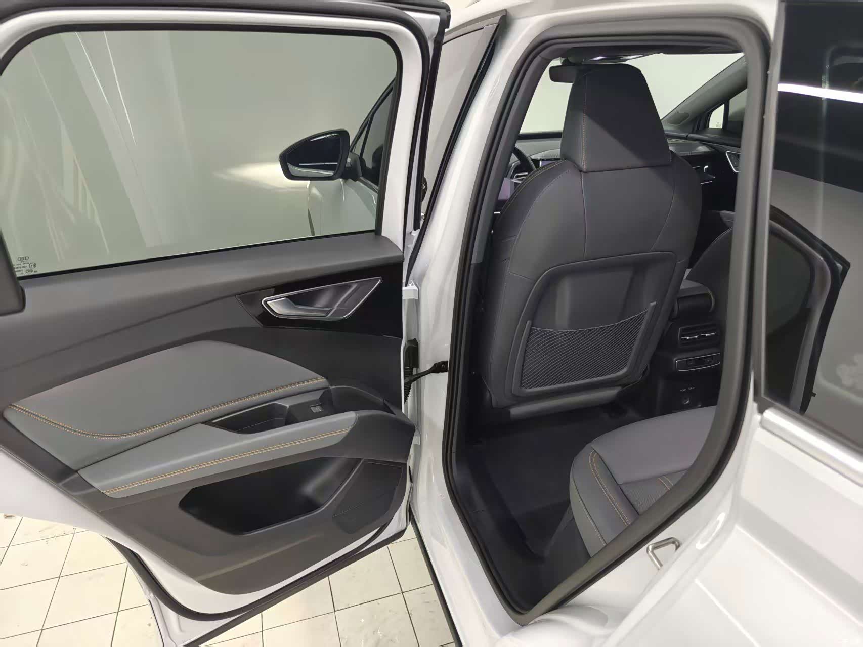 Audi Q4 e-tron, 2024 8