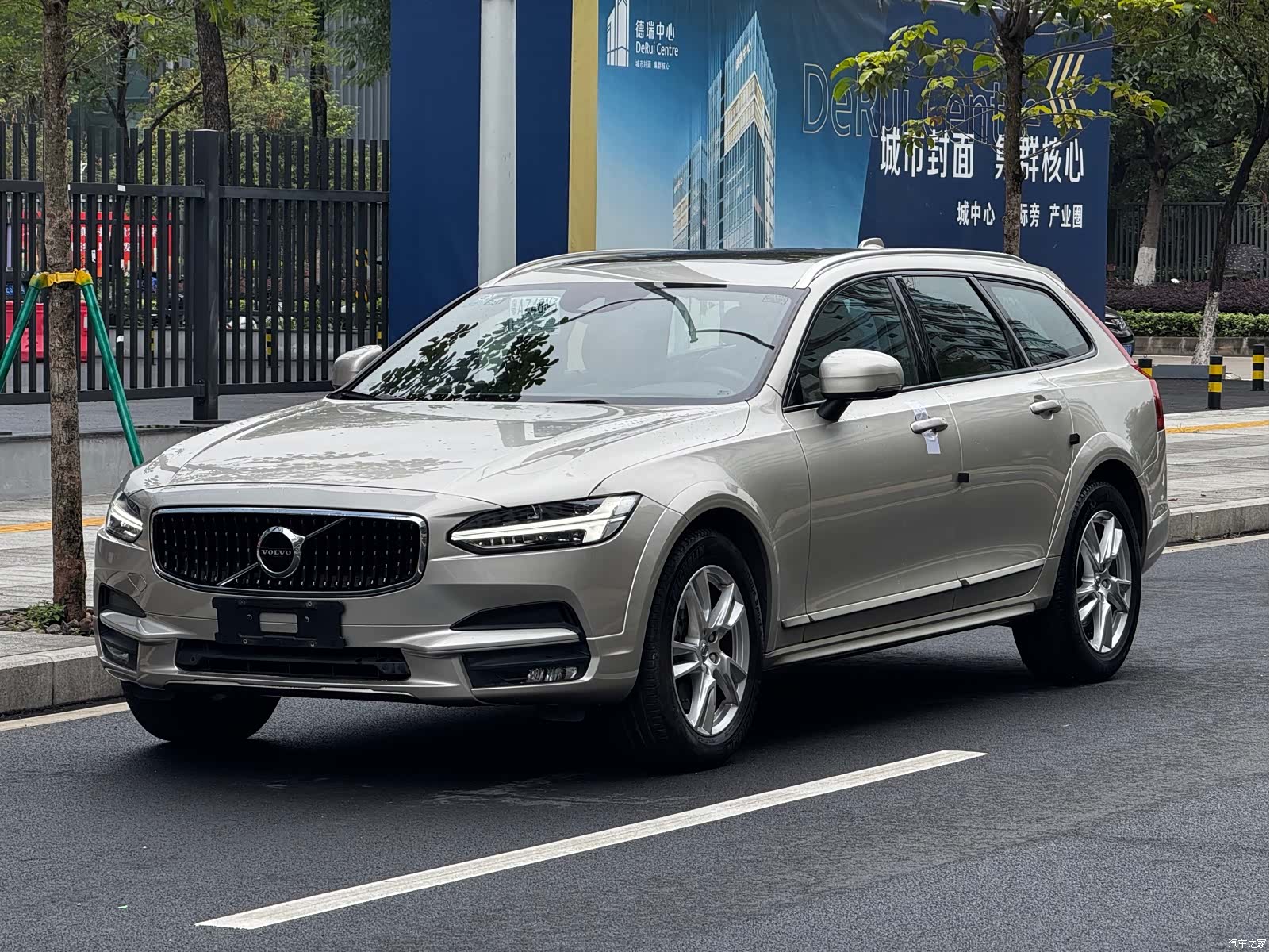 Volvo V90