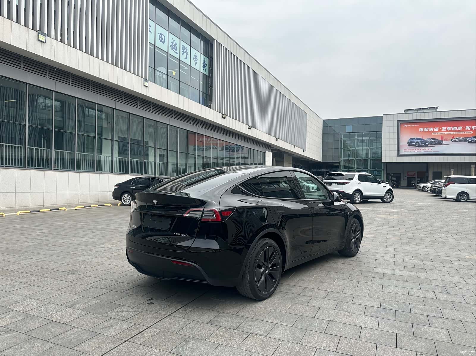 Tesla Model Y, 2024 6