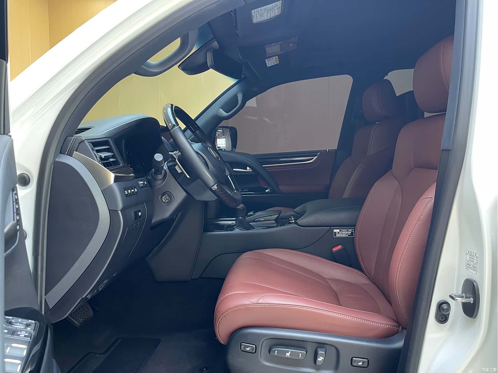 Lexus LX, 2020 4