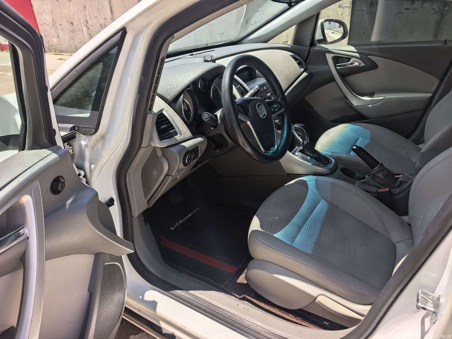Buick XT, 2012 7