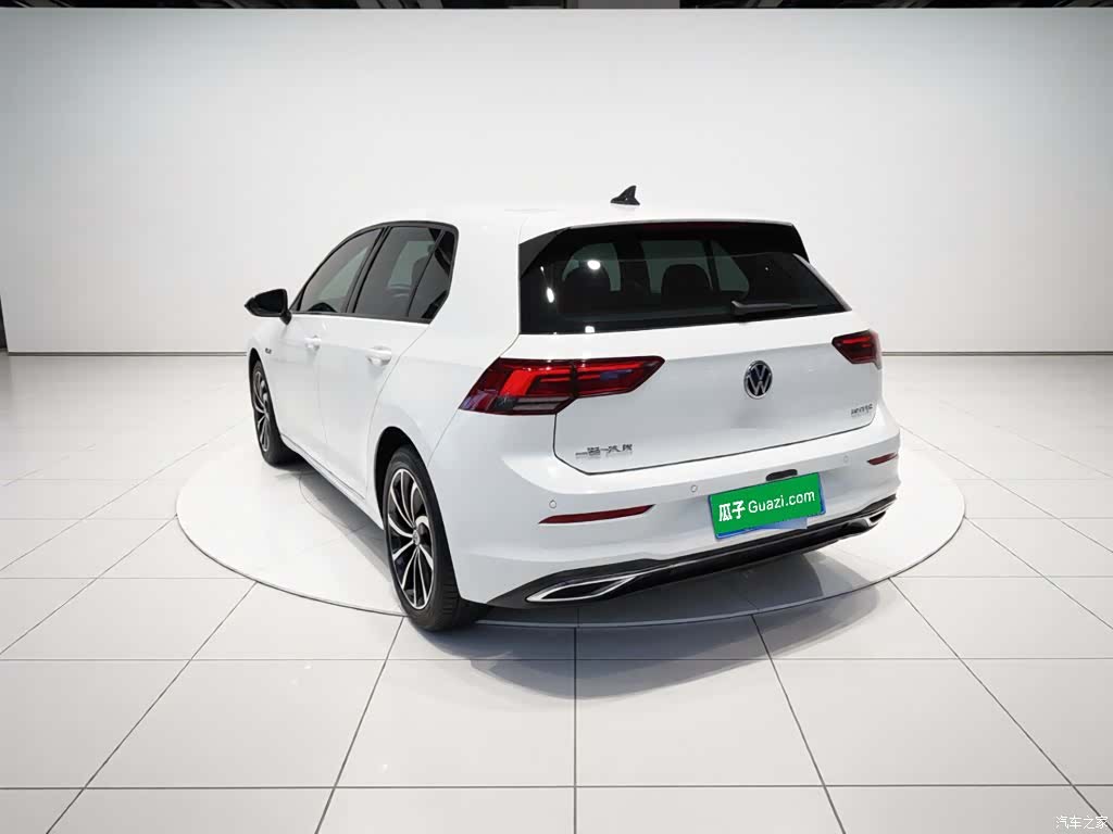 Volkswagen Golf, 2023 все фото