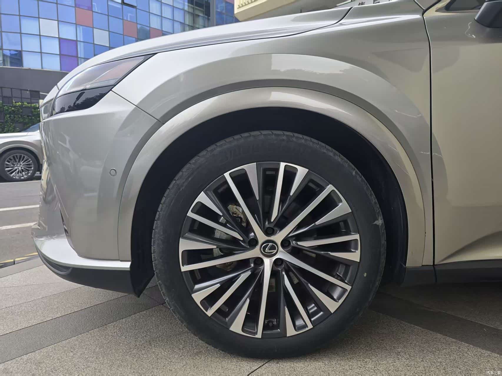 Lexus RX, 2023 4