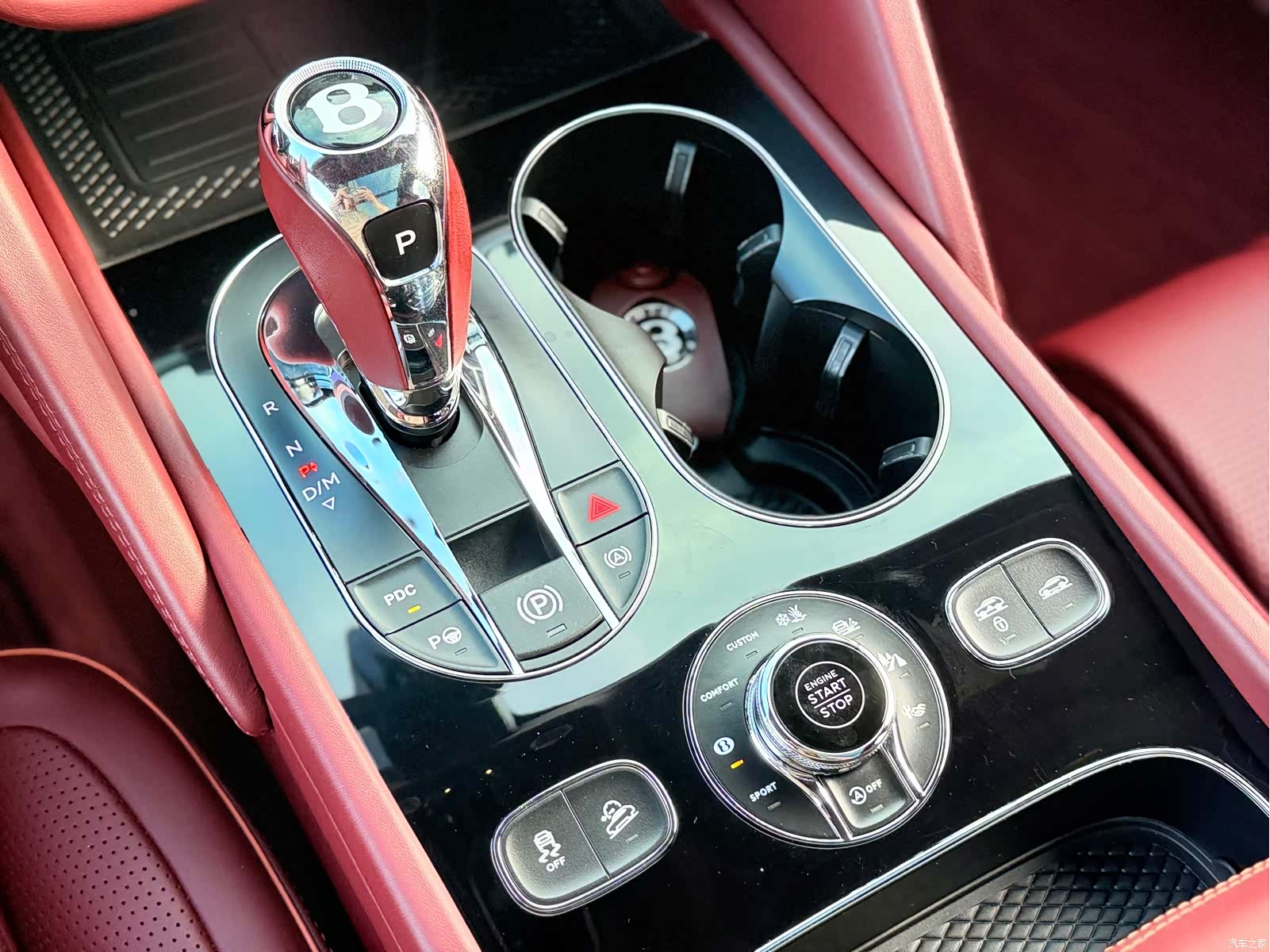 Bentley Bentayga, 2023 19