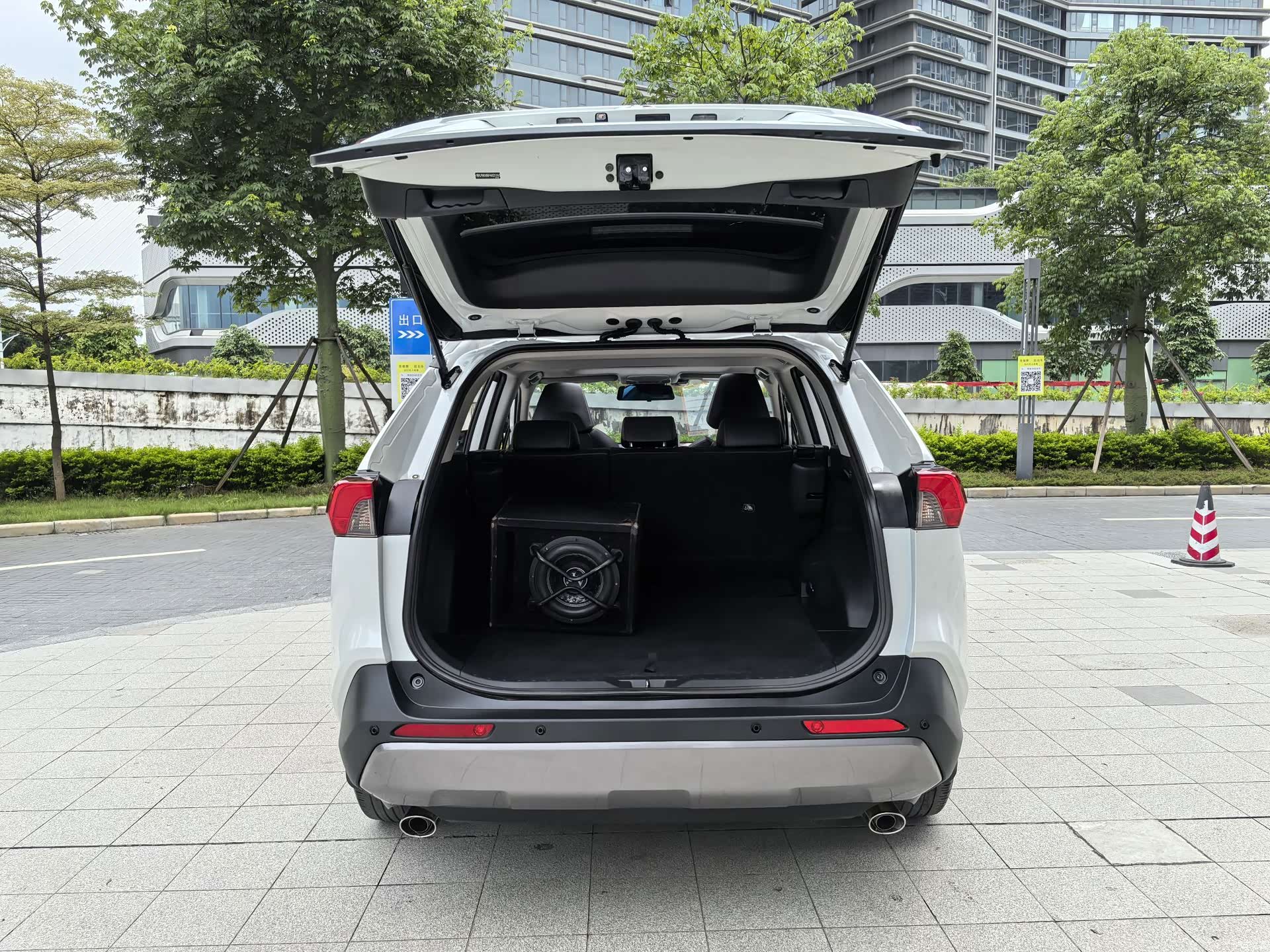 Toyota RAV4, 2021 8
