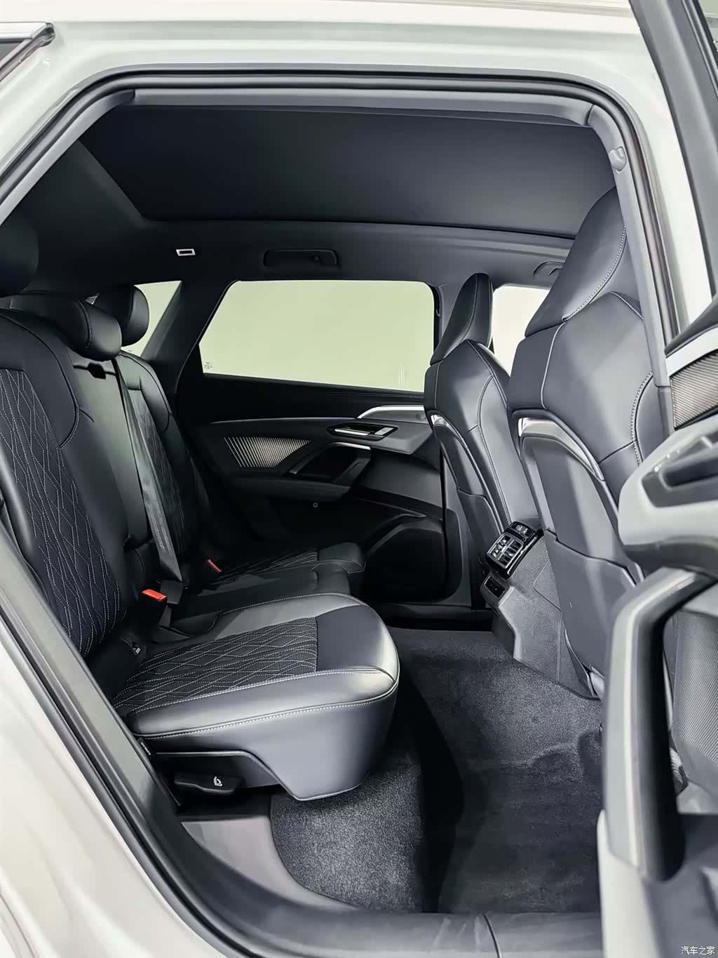 Audi Q5L, 2026 18