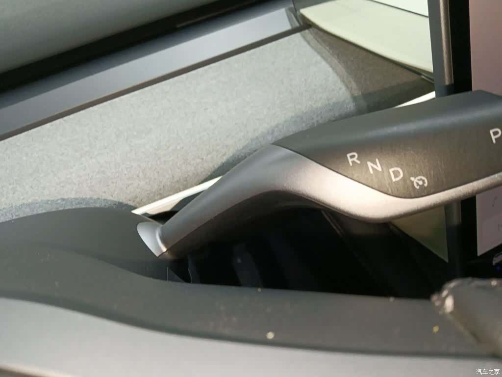 Tesla Model Y, 2024 14
