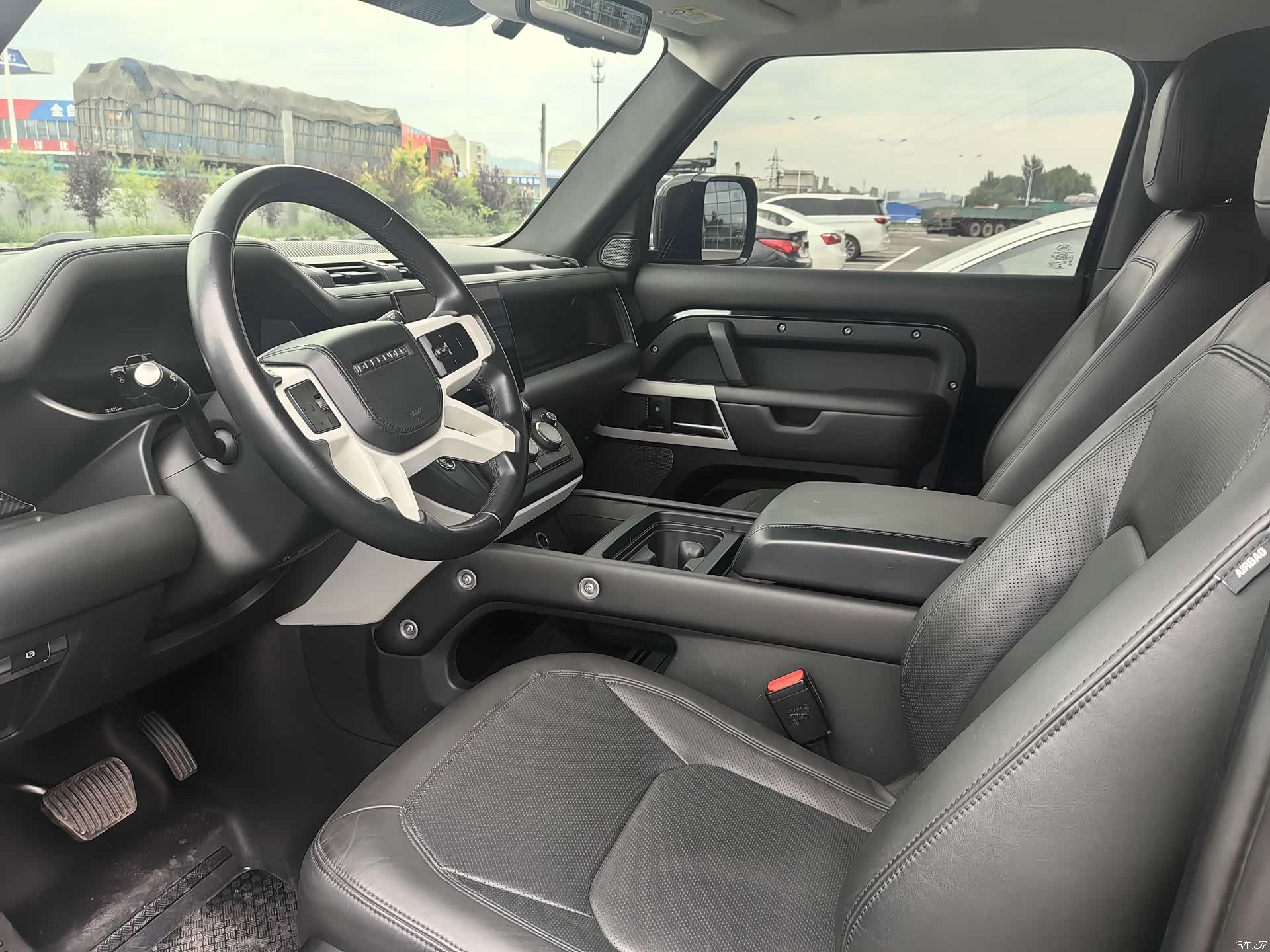 Land Rover Defender, 2023 4