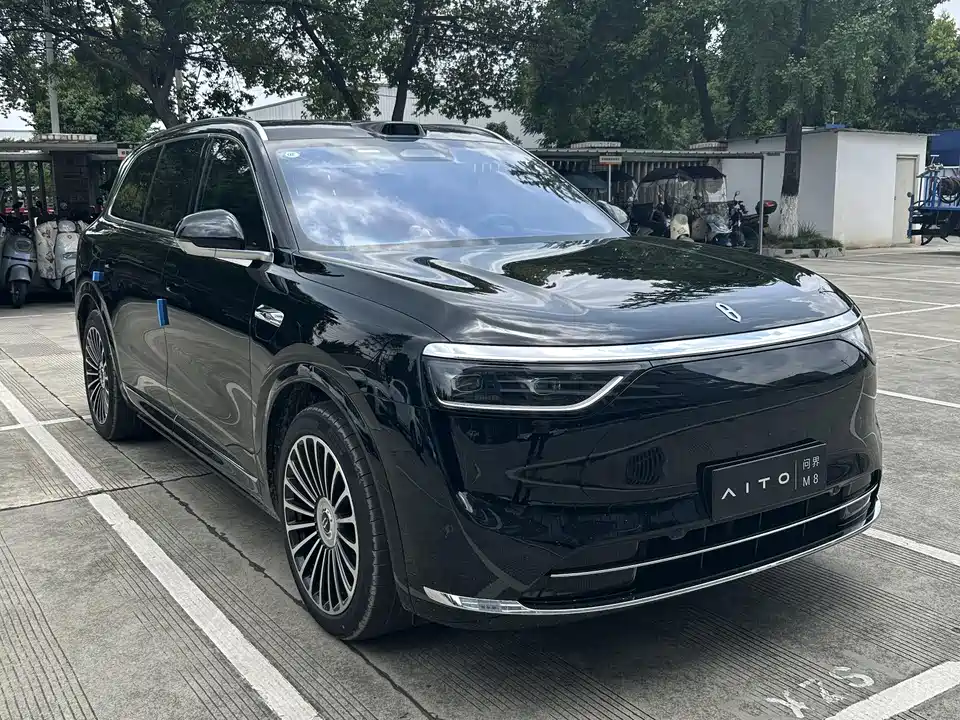 AITO Ask the world M8