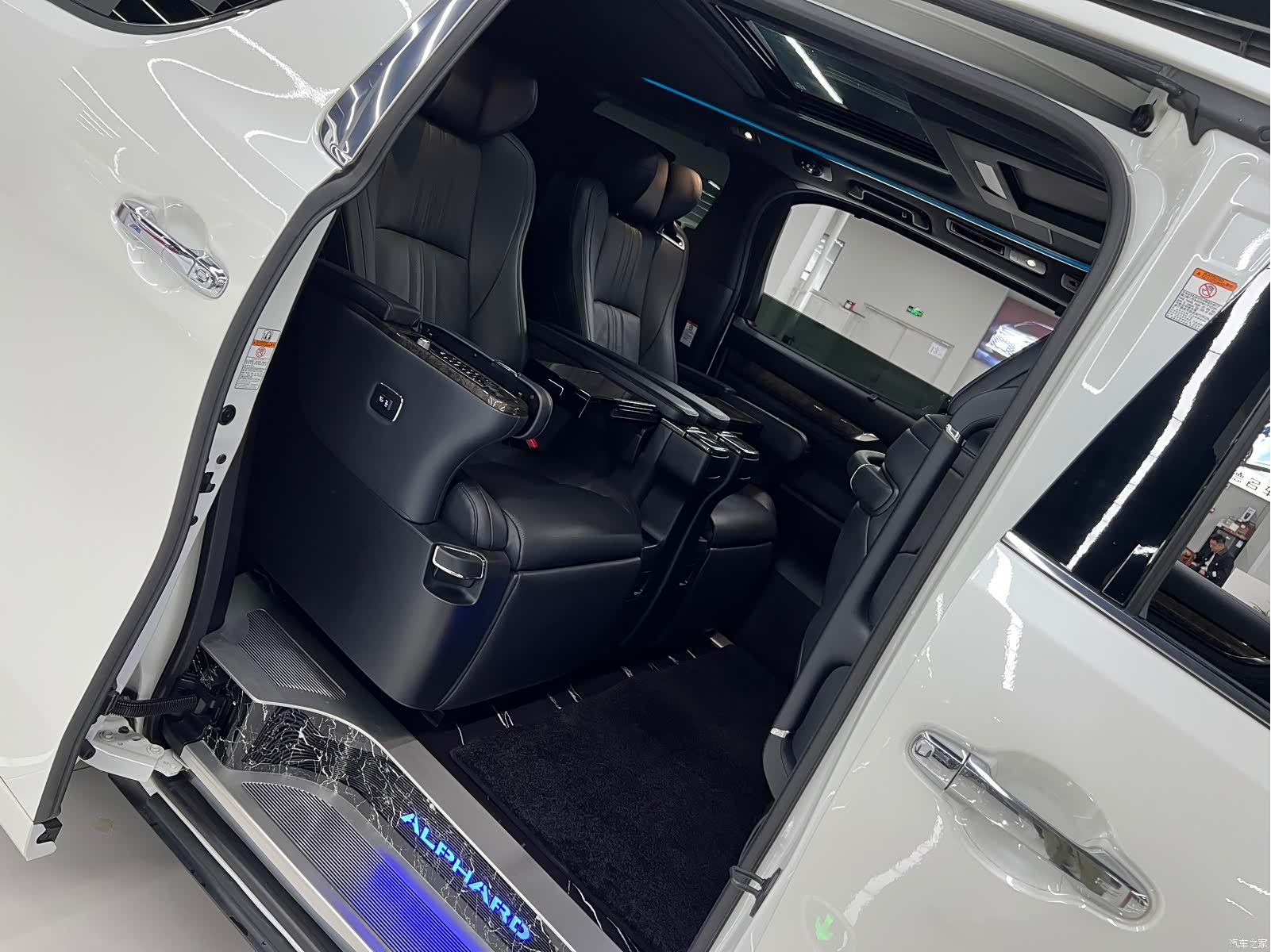 Toyota Alphard, 2018 13