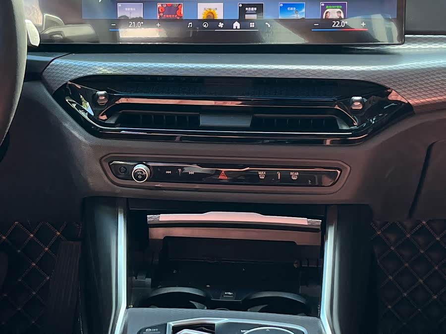 BMW 3 Series 2025, фото 8