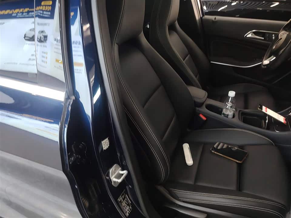 Mercedes-Benz GLA Mercedes-Benz GLA