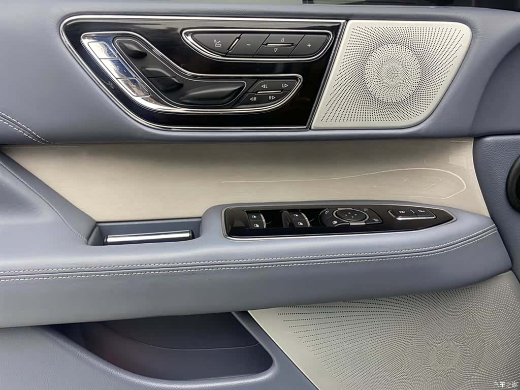 Lincoln Navigator, 2023 26