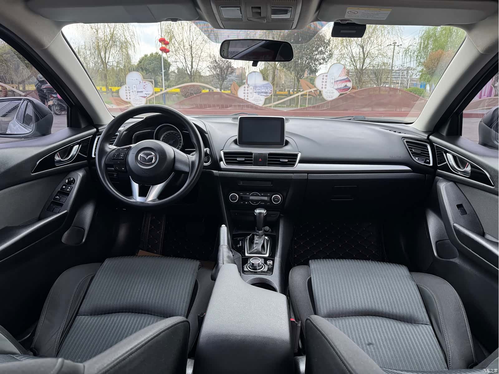 Mazda Mazda3, 2015 9