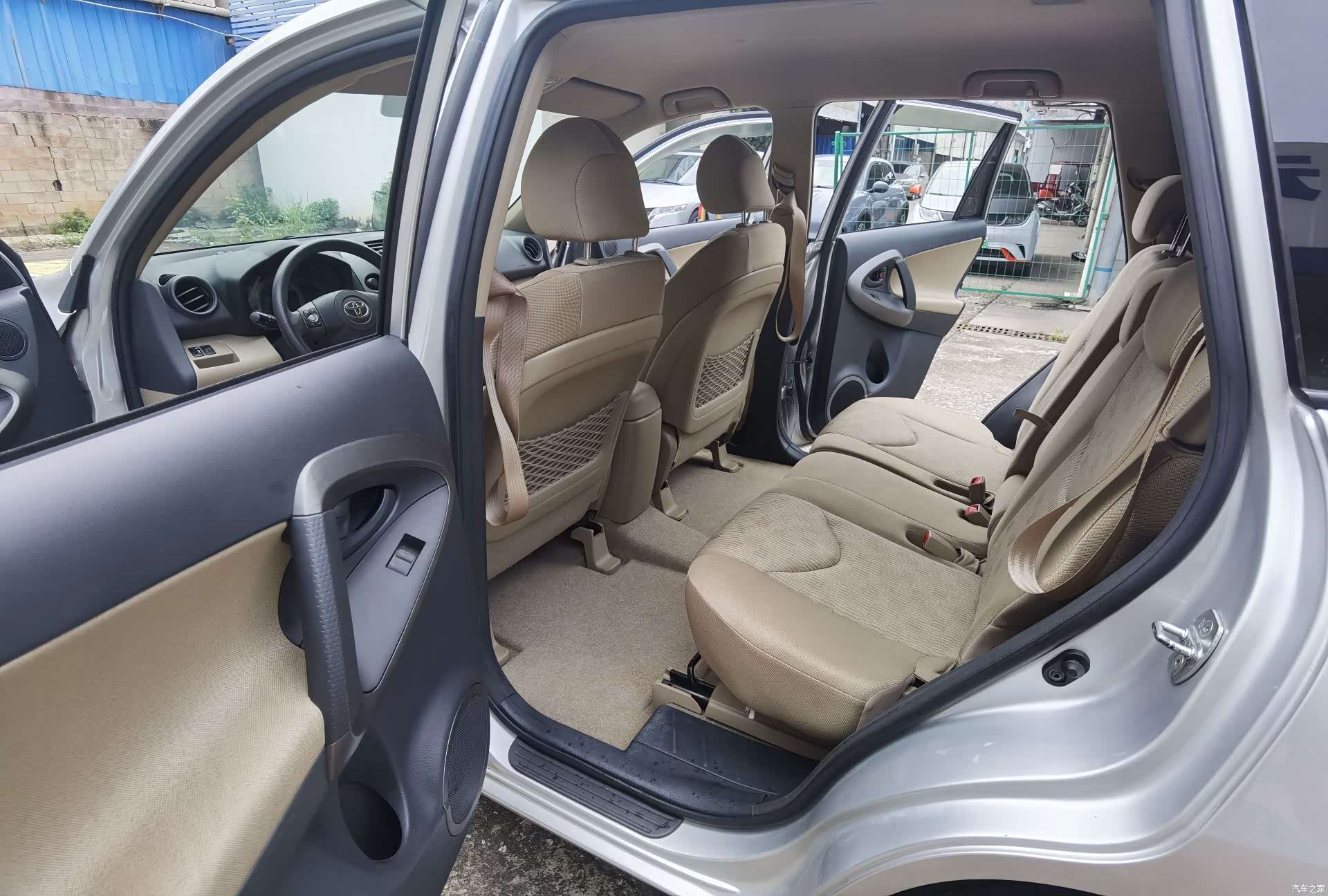 Toyota RAV4, 2012 12