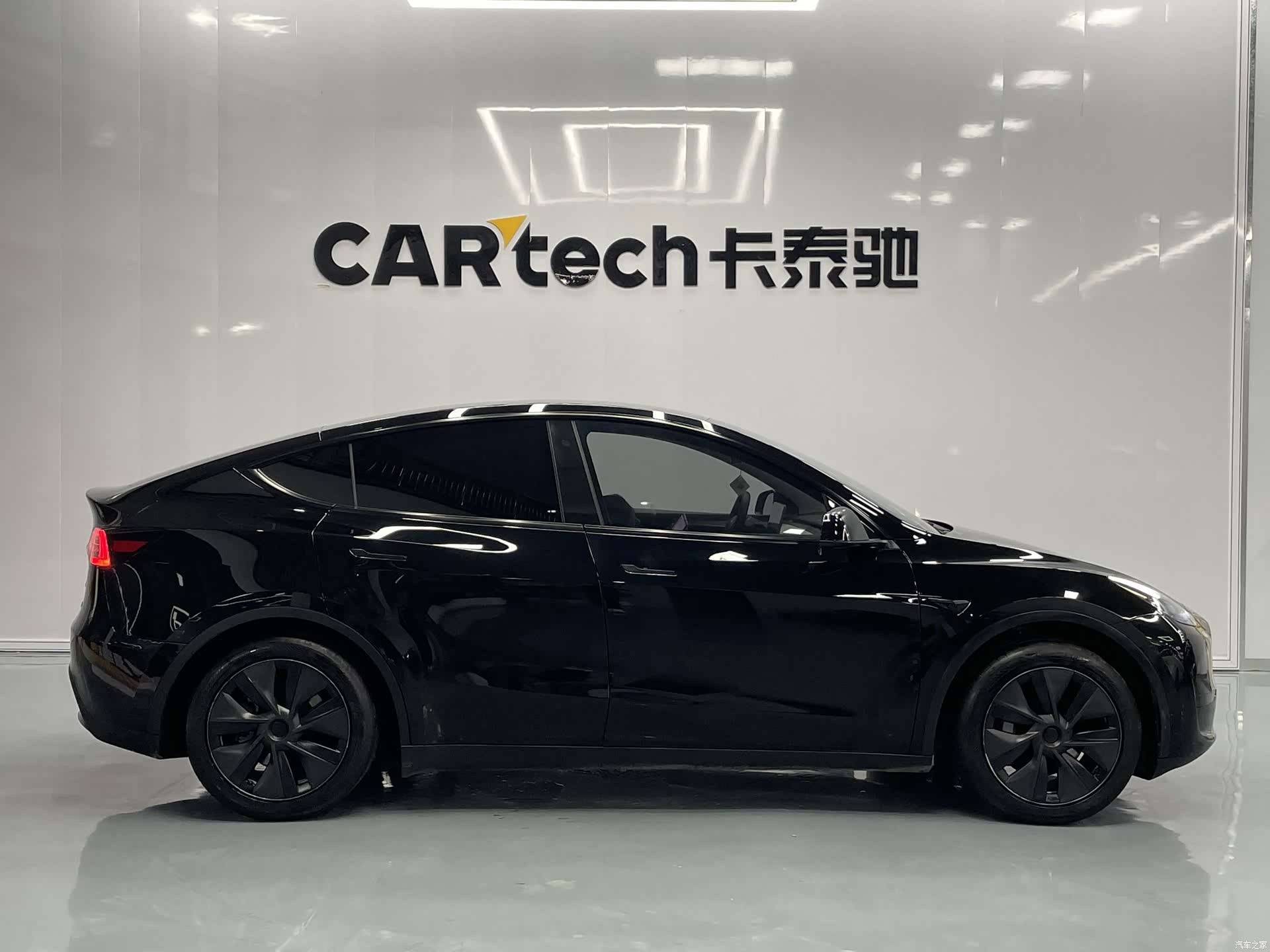 Tesla Model Y, 2023 4
