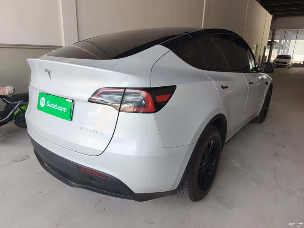 Tesla Model Y, 2024 7