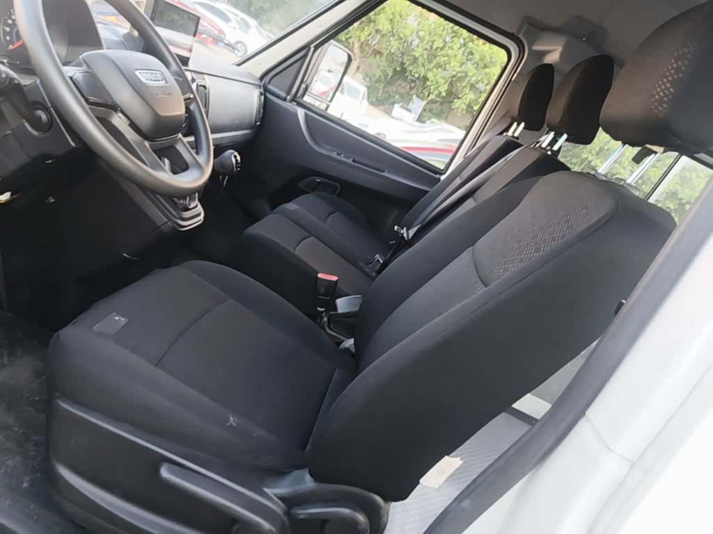 Iveco V40, 2024 8