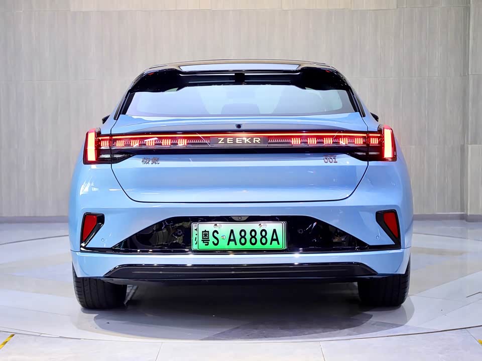 Zeekr 001