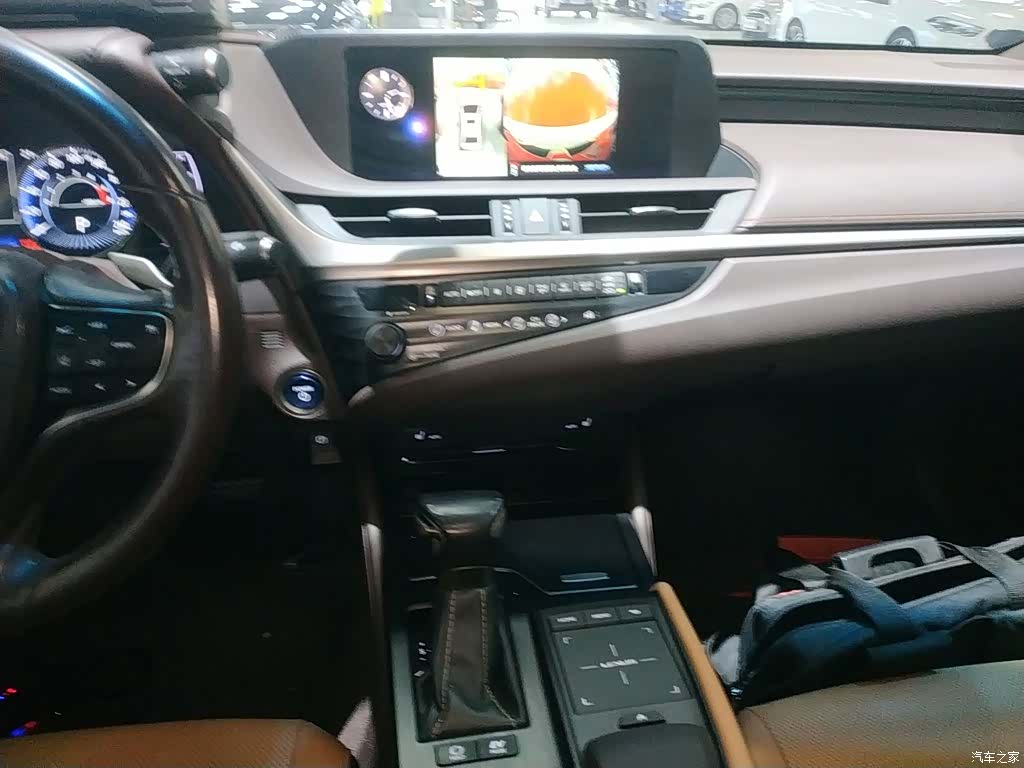 Lexus ES, 2019 9