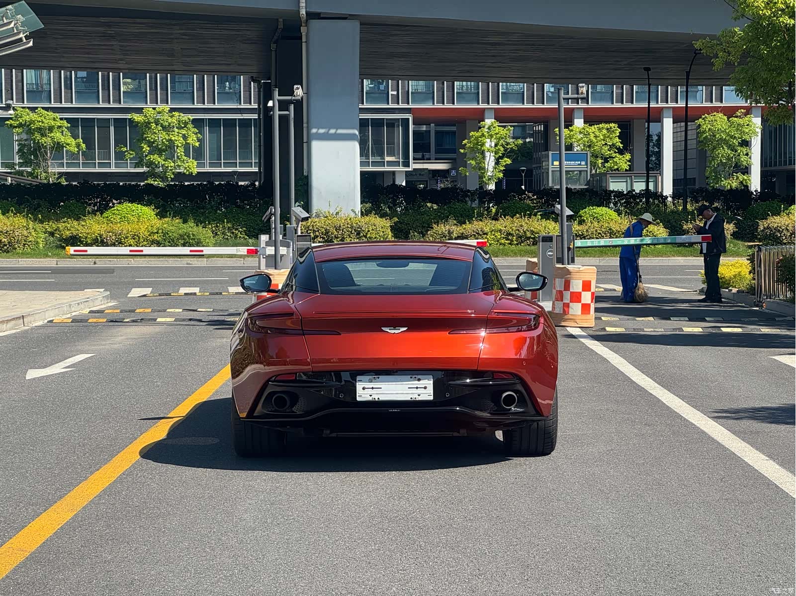 Aston Martin DB11, 2017 4