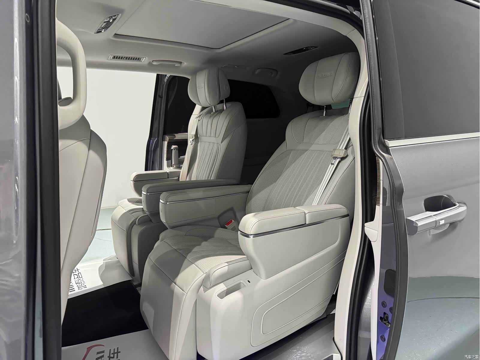 Roewe iMAX8, 2024 15