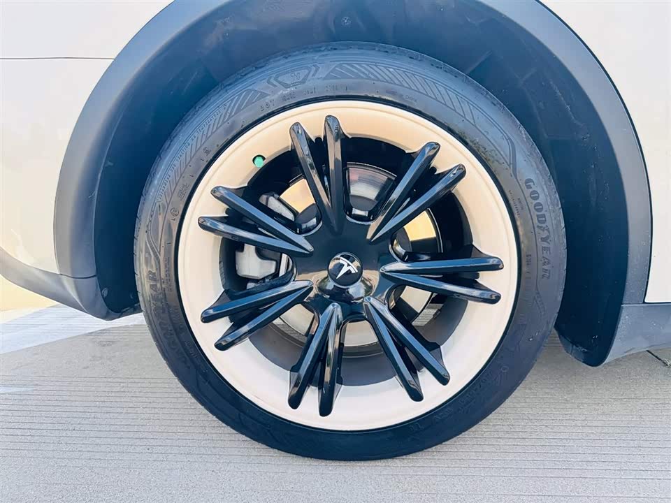 Tesla Model Y Tesla Model Y